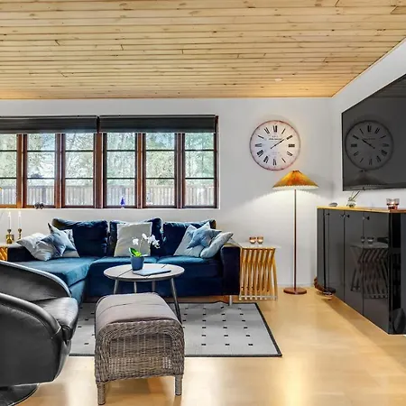 Semesterbostad Beautiful In With Wifi And 3 Bedrooms *